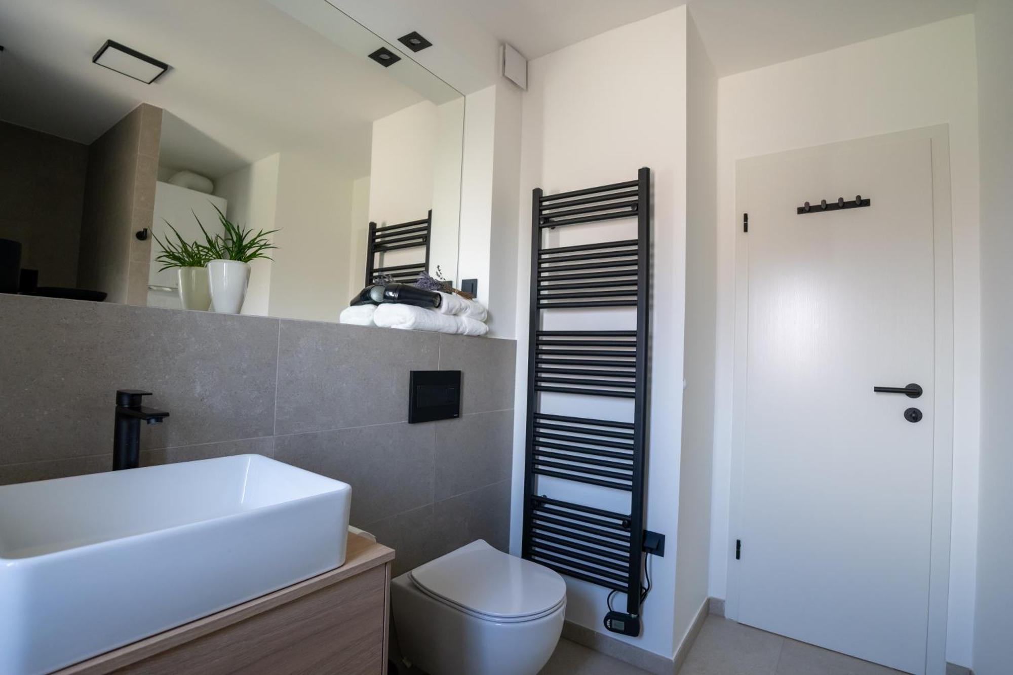 Residence Black&White Любляна Екстериор снимка